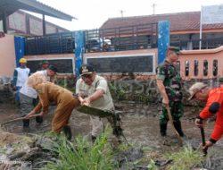 Kodim 0822 Bondowoso Gelar Karya Bhakti Antisipasi Bencana Banjir Bersama Forkopimda