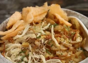 Merintis Usaha Sendiri: Karyawan Hotel Menyajikan Bubur Ayam Jakarta 46 dengan Sentuhan Khasnya