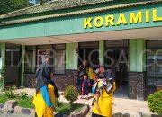 Murid TK PKK Kunjungi Koramil Laren sebagai Pengenalan Tugas TNI