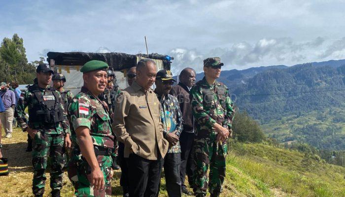 Satgas Yonif 721 Sambut Kunjungan Kerja Pj Gubernur Papua di Lanny Jaya