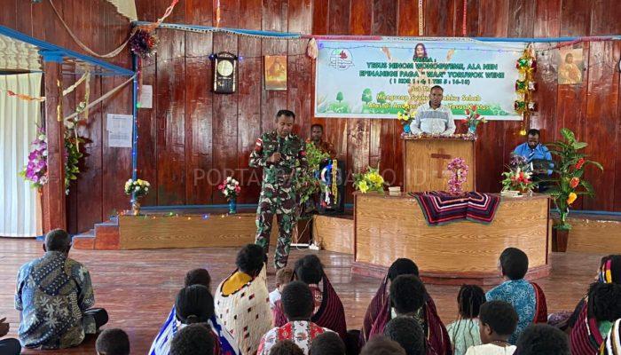 Anggota Satgas Yonif 721/Makkasau Pimpin Ibadah Gabungan Gereja