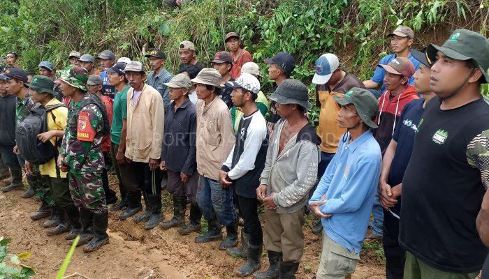 Perum Perhutani KPH Bondowoso Laksanakan Giat Reboisasi Penanaman Pohon bersama Muspika Botolinggo