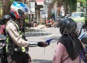 Operasi Keselamatan Semeru 2024, Polres Tuban Beri Hadiah Kepada Pengendara Tertib Lalin