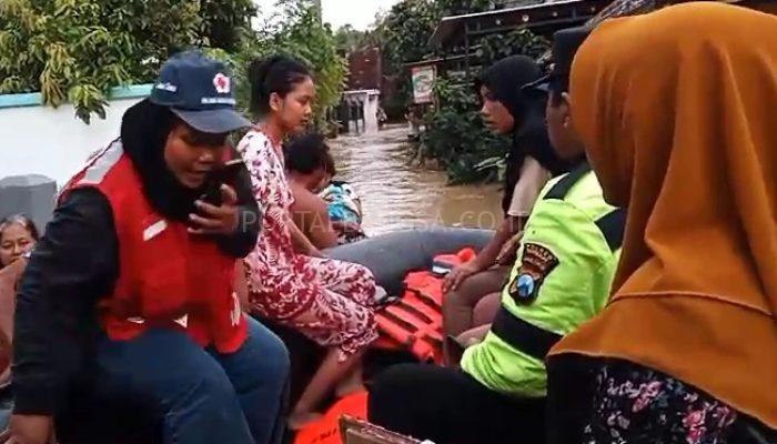 Gerak Cepat, Polisi bersama TNI dan BPBD Evakuasi Ribuan Warga Terdampak Banjir di Bangkalan