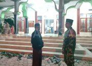 Tingkatkan Kamtibmas di Wilayah Teritorial, Babinsa Posramil 0822/15 Ijen Lakukan Pengamanan Tarawih