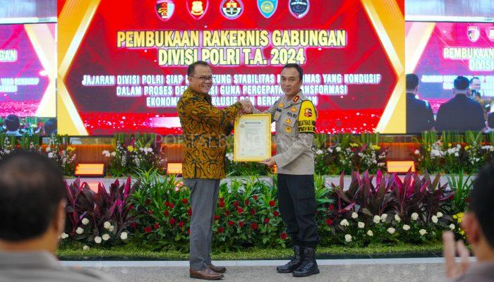Kapolri Apresiasi Divhumas Atas Sertifikasi ISO 9001: 2015