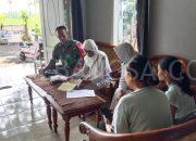 Peduli Kesehatan Warga, Serda Srlamet Dampingi Petugas Laksanakan KR DBD