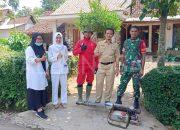 Babinsa Desa Pakuwesi: Garda Terdepan dalam Pendampingan Penyemprotan/Fogging