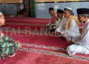 Usai Sholat Jum’at, Babinsa Posramil Jambesari Komsos Dengan Warga Binaan