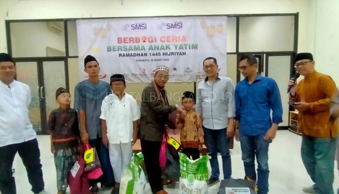 SMSI Surabaya – Korposari Salurkan Bantuan dan Santunan ke Puluhan Anak Yatim Piatu