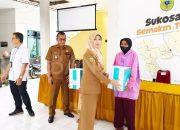 Pj Bupati Serahkan Santunan Kematian dari BPJS Ketenaga kerjaan Cabang Bondowoso