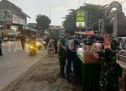 Berbagi Berkah dan Kebahagiaan Jelang Berbuka Puasa, Koramil 0822/11 Tapen Bagi Bagi Ratusan Takjil