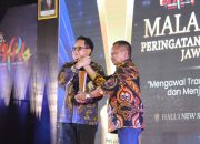 Terima PWI Jatim Award, Pj Gubernur Jatim : Dukung Sepenuhnya Kegiatan Pers
