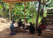 Bentuk Kemanunggalan TNI Bersama Rakyat, Babinsa Kodim 0822 Bondowoso Laksanakan Komsos