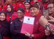 Diiringan Tokoh Paguyuban Seni Budaya, Guntur Wahono Kembalikan Berkas Formulir Pendaftaran Calon Kepala Daerah Blitar