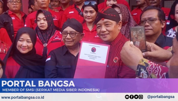 Diiringan Tokoh Paguyuban Seni Budaya, Guntur Wahono Kembalikan Berkas Formulir Pendaftaran Calon Kepala Daerah Blitar