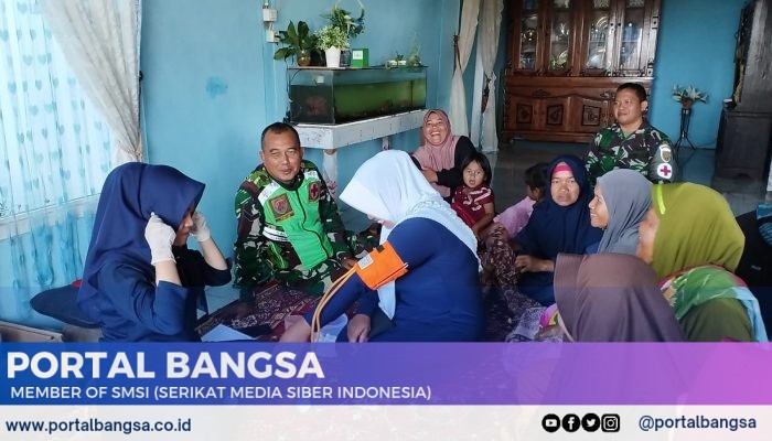 Kemanunggalan Anggota TNI Kodim 0422/LB di TMMD ke 120