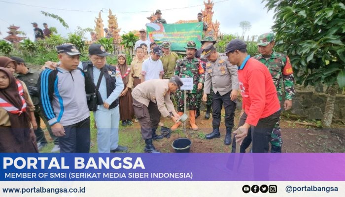 Giat Penghijauan di Hari Kesepuluh TMMD Kodim 0422/Lampung Barat