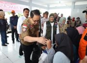 Tinjau Longsor Pronojiwo Pj. Gubernur Jatim dan Pj. Bupati Lumajang, Santuni Keluarga Korban