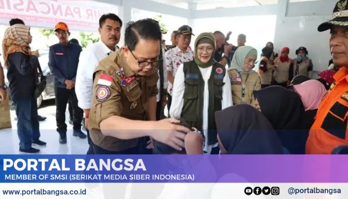 Tinjau Longsor Pronojiwo Pj. Gubernur Jatim dan Pj. Bupati Lumajang, Santuni Keluarga Korban
