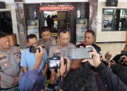 Cari Korban Longsor, Polisi Bersama Relawan Temukan 3 Tanaman Ganja