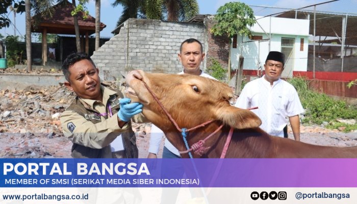 Sembelih Hewan Kurban, Polres Lumajang Bagikan Daging Untuk Masyarakat Tidak Mampu