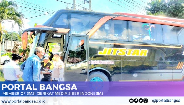 Jelang Libur Sekolah, Satlantas Polres Lumajang dan Dishub Sidak Kelayakan Bus Pariwisata dan Umum