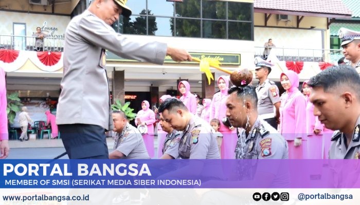 Kapolres Lumajang Pimpin Upacara Korps Raport Kenaikan Pangkat Anggota Polri