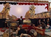 Pemdes Jarit Lumajang Ruwat Desa, Gelar Wayang Kulit dan Arak Hasil Bumi