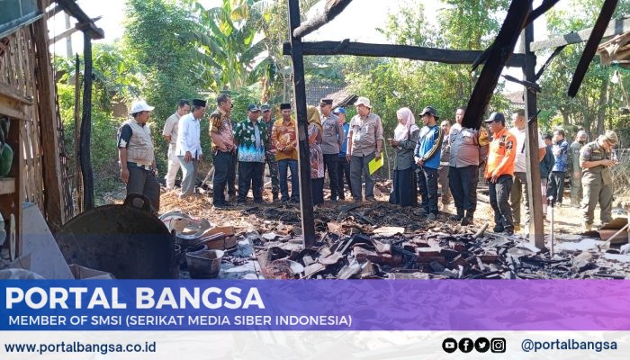 Gerak Cepat Pj Bupati Bondowoso Datangi Korban Kebakaran di Suling Kulon Cerme