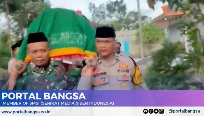 Anggota Polsek Sumbersuko Hadiri Pemakaman Perangkat Desa Purwosono