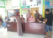 Babinsa Koramil 0822/01 Bondowoso Dampingi Penyaluran Bantuan Pangan Non Tunai