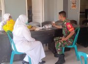 Babinsa Penambangan Dampingi Posyandu Vaksinasi Balita di Desa Penambangan