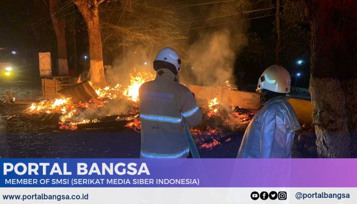 Api Hanguskan Warung Bakso, Penyebabnya Belum Diketahui