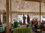 Babinsa Ikut Pengamanan Lomba Kue Singkong Meriahkan HUT Kemerdekaan RI ke-79 di Prajekan