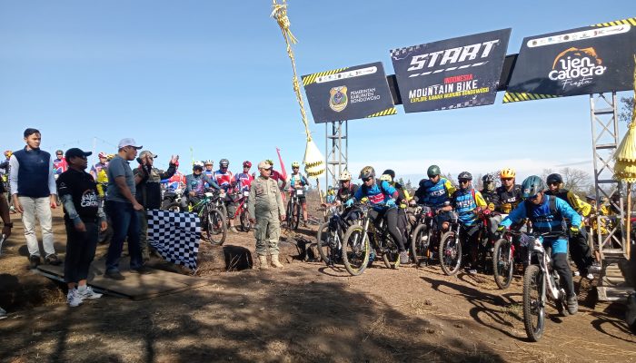 Ratusan Peserta Indonesia Mountain Bike Bondowoso Jajahi Medan Terjal Kawah Wurung