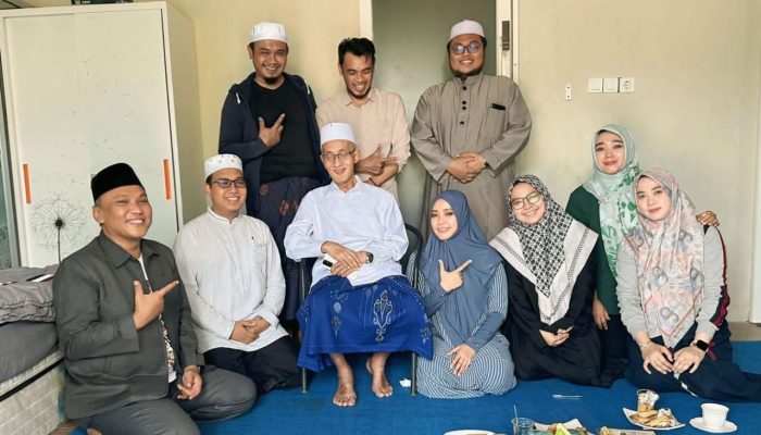 Viral! Video Dukungan Kiai Salwa ke Paslon 01, Ternyata Paksaan Oknum Tamu