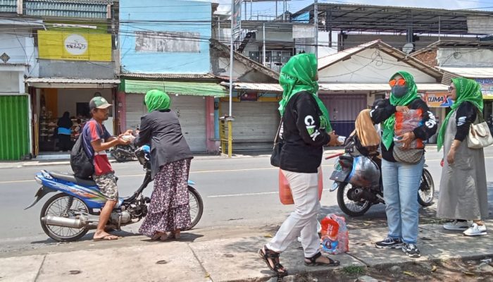 RAKI Berbagi Dengan Warga Klakah