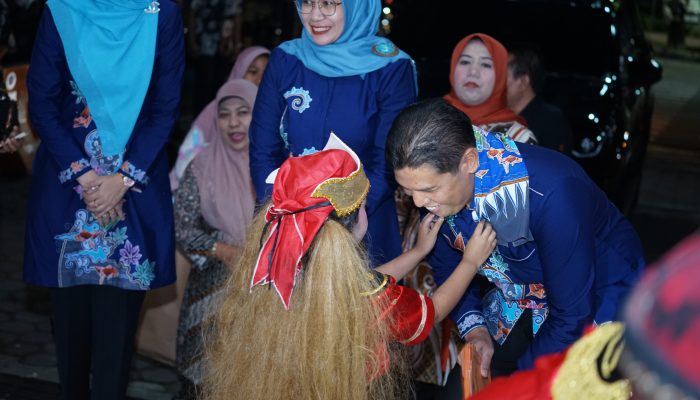 Diknas Bondowoso Pentaskan “Buju’ Kombeng” di Hari Anak Nasional