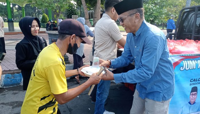 Aksi Sosial Paslon Bagus, Bagi Bagi Ratusan Nasi Kotak di Jumat Berkah