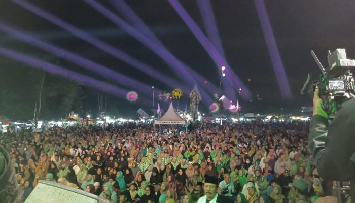 Solawat dan Doa, Cak Thoriq dan Ning Fika Diharap Menang