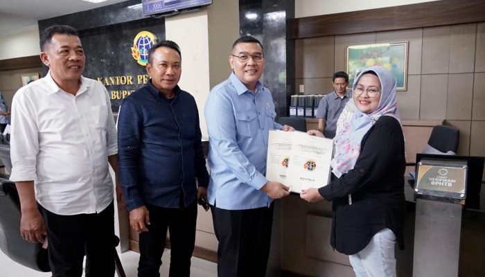 Tinjau PELATARAN di Kantah Kabupaten Sidoarjo, Wamen Ossy: Peningkatan Layanan Pertanahan kepada Masyarakat