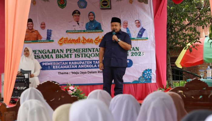 Bupati Dolly Pasaribu Hadiri Pengajian BKMT di Angkola Muara Tais