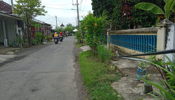 Tanpa Izin, Tiang Wifi dan Kabel Optik Semrawut