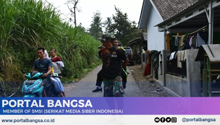 Canda Tawa Satgas TNI dan Warga, Bentuk Kerinduan Pada Keluarga