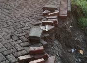 Proyek Paving Block Amburadul, Tak Ada Papan Nama Hingga Tak Pakai APD