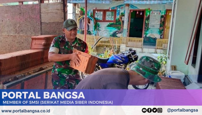 Semangat Gotong Royong, Babinsa Kawal Drop Genteng