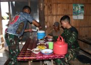Cairkan Suasana, Buka Puasa Bersama Satgas TNI dan Warga