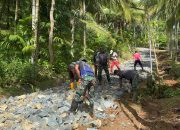Dukung Mobilitas dan Ekonomi Warga, Kodim 0422/Lampung Barat Capai 50 Persen Pengerasan Jalan