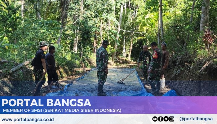 Wujud Kebersamaan, TNI dan Warga Warnai Pembangunan Jalan